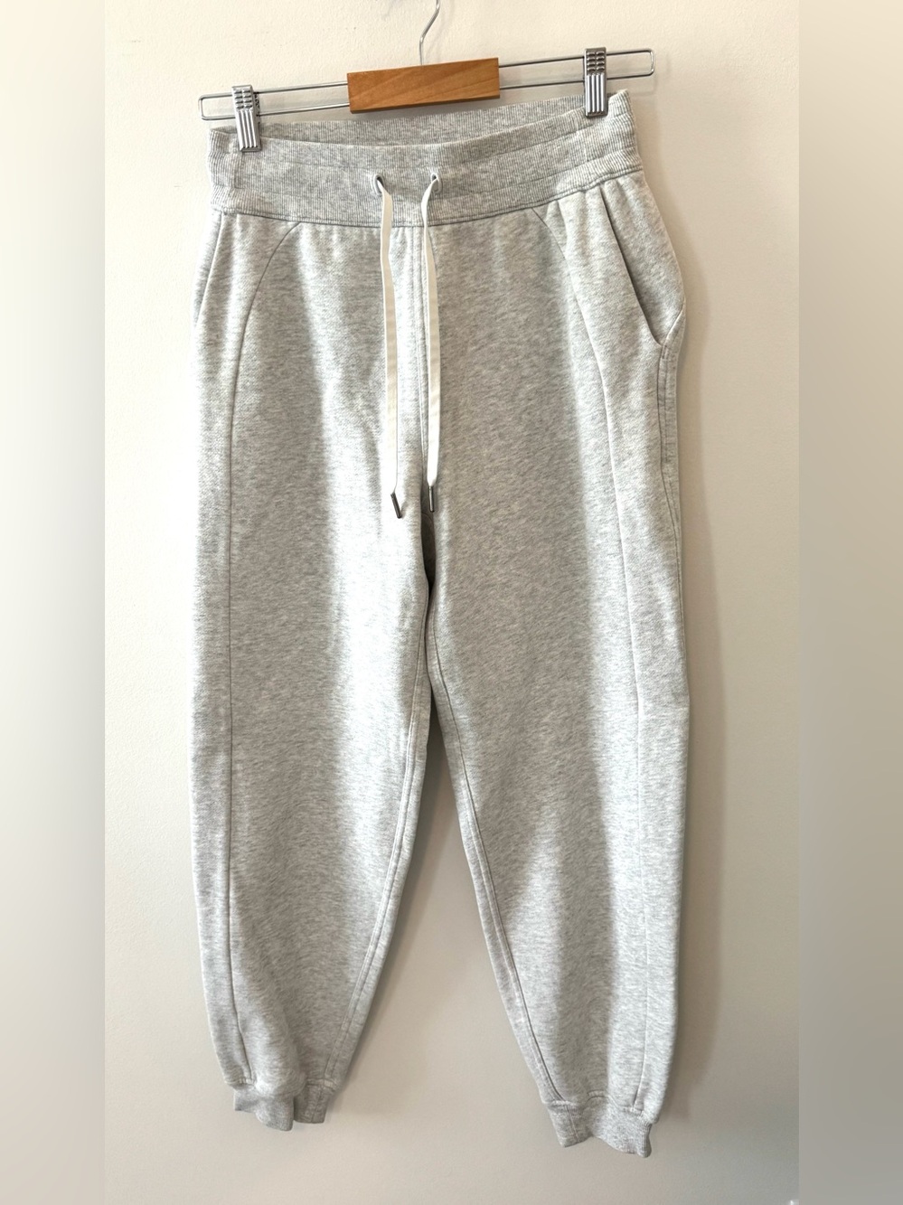 Lululemon Scuba High-Rise Jogger – Heathered Core Ultra Light Grey (Size 4)